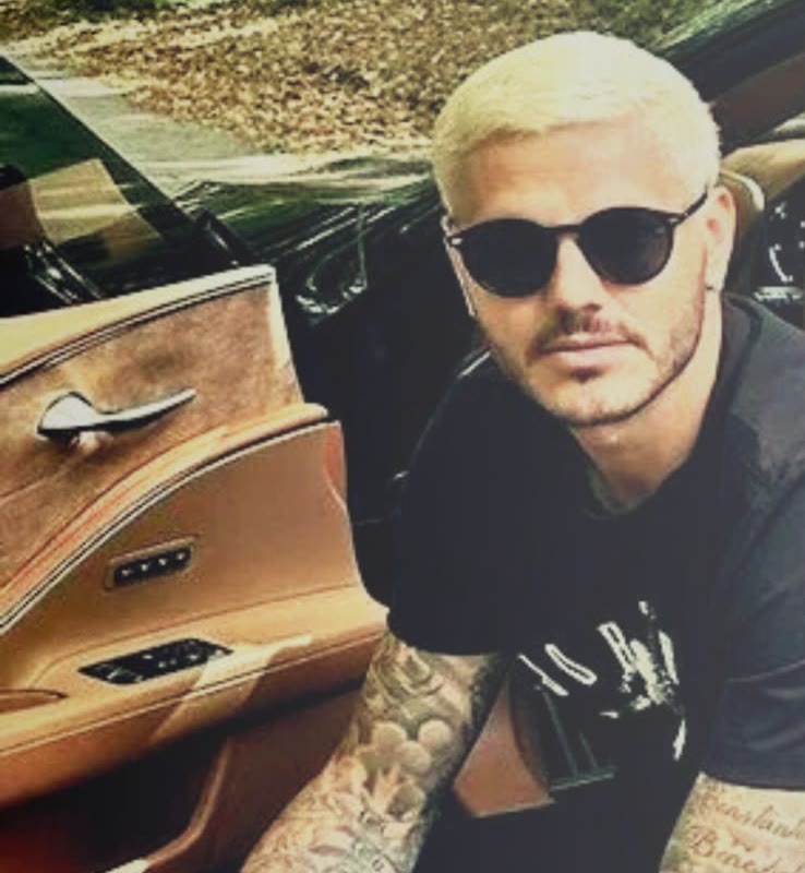 Mauro Icardi, Lexus iş birliği çekiminde otomobilin içinde